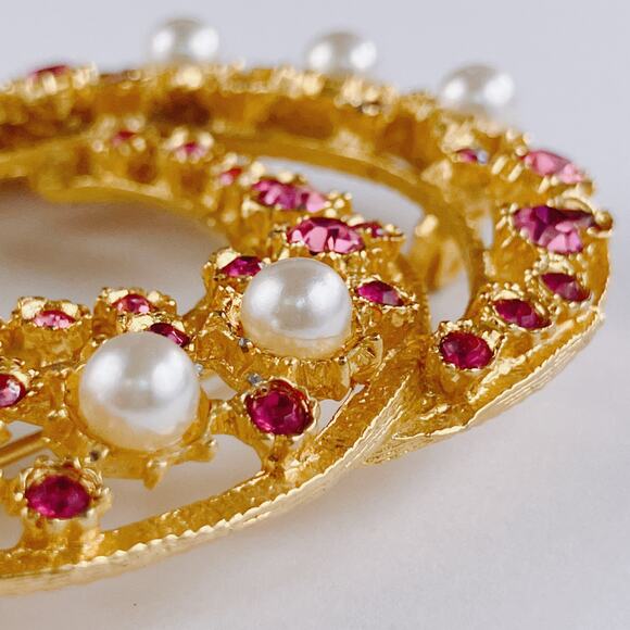 VTG Mid Century Brooch Faux Pearl Fuchsia Pink Rhinestone Layered Gold Tone Pin - Picture 10 of 11